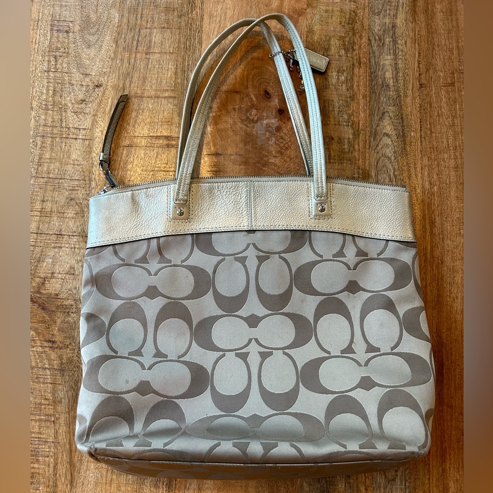 Coach shoulder bag - Picture 2 of 10